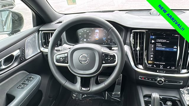 Used 2022 Volvo S60 B5 R-Design image 23