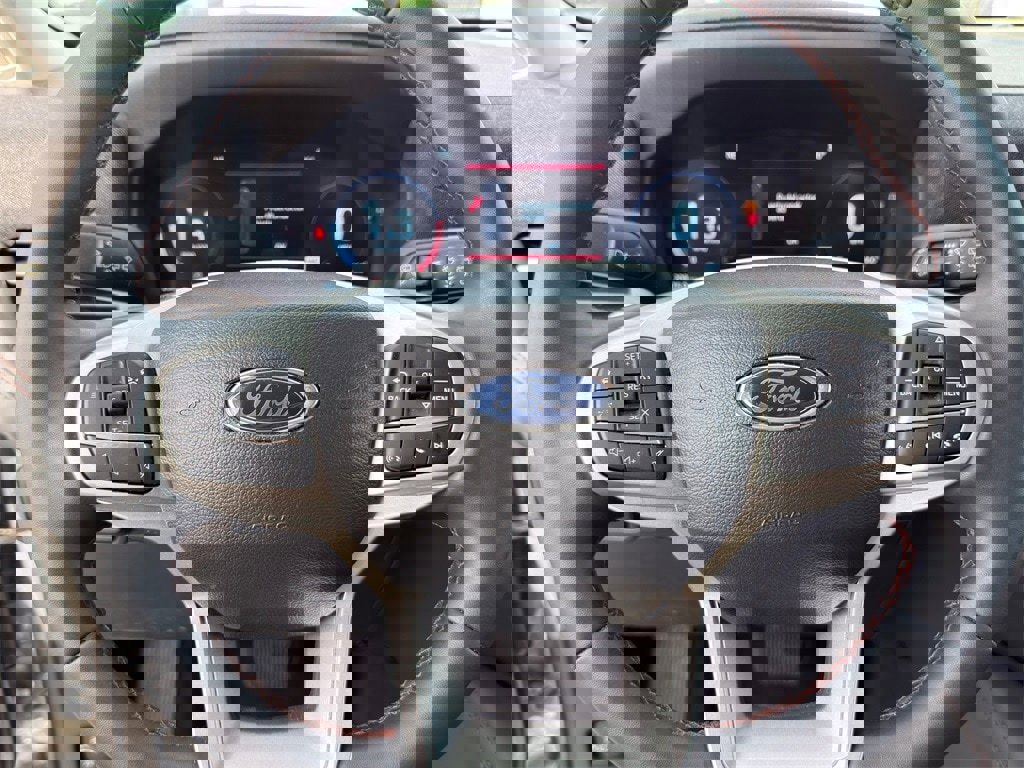 Used 2025 Ford Explorer Active image 14