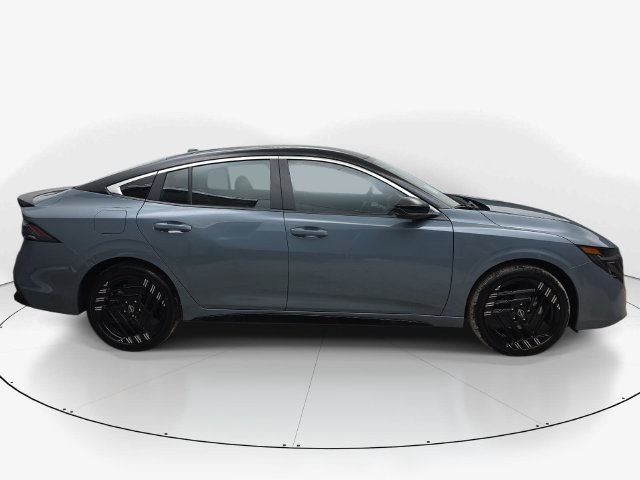 New 2027 Nissan Sentra SR w/ Floor Mat Package FWD image 5
