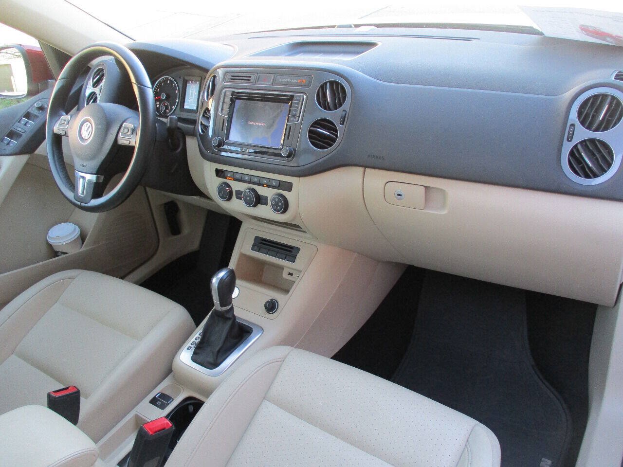 Used 2016 Volkswagen Tiguan SE AWD/4WD image 16
