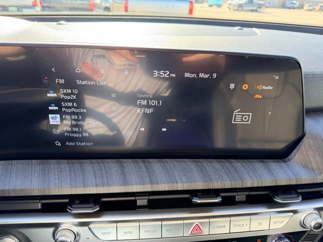 Used 2024 Kia Telluride EX w/ EX Captain's Chair Package image 26