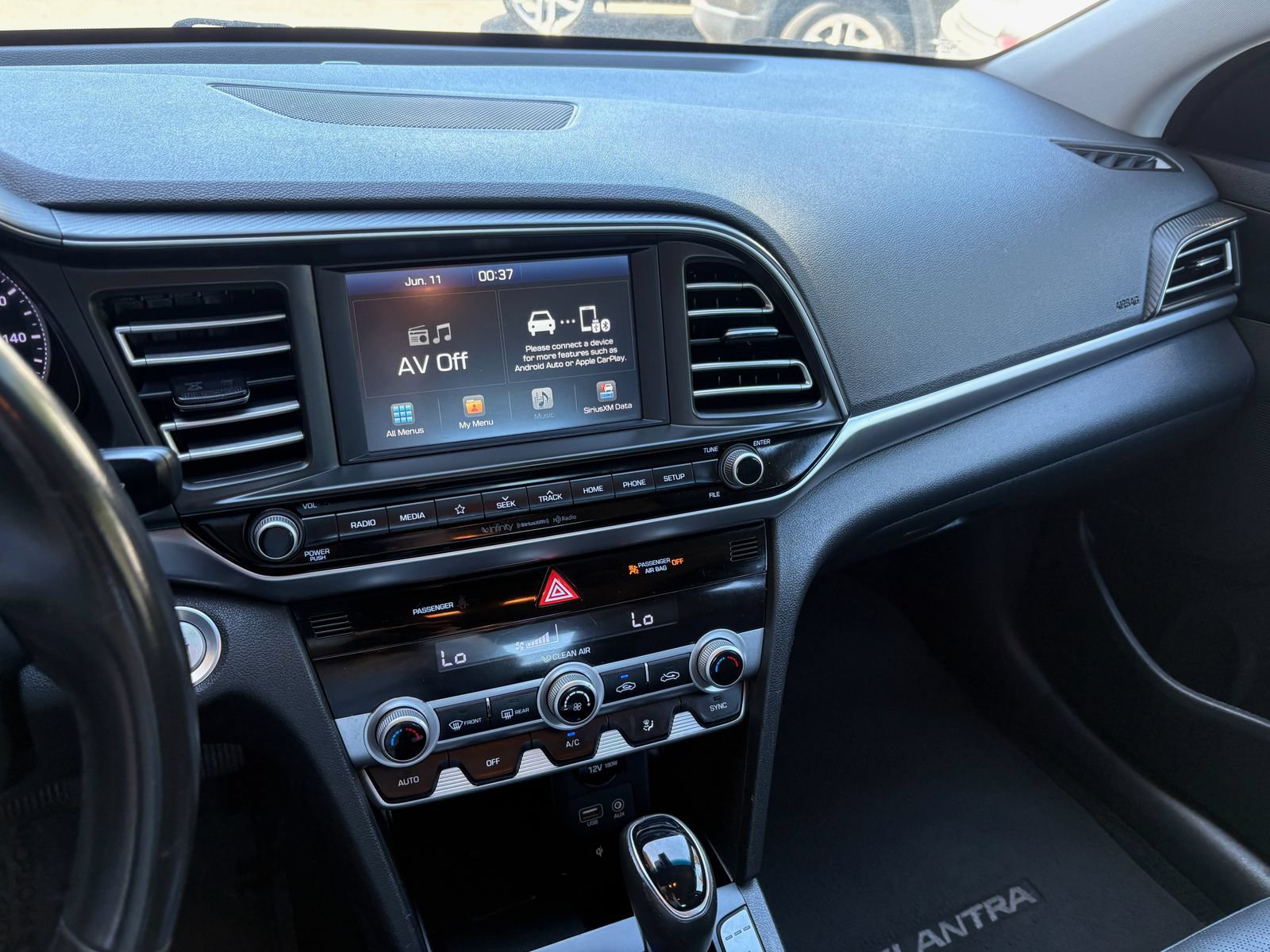 Used 2020 Hyundai Elantra Limited w/ Cargo Package (C1) FWD image 32