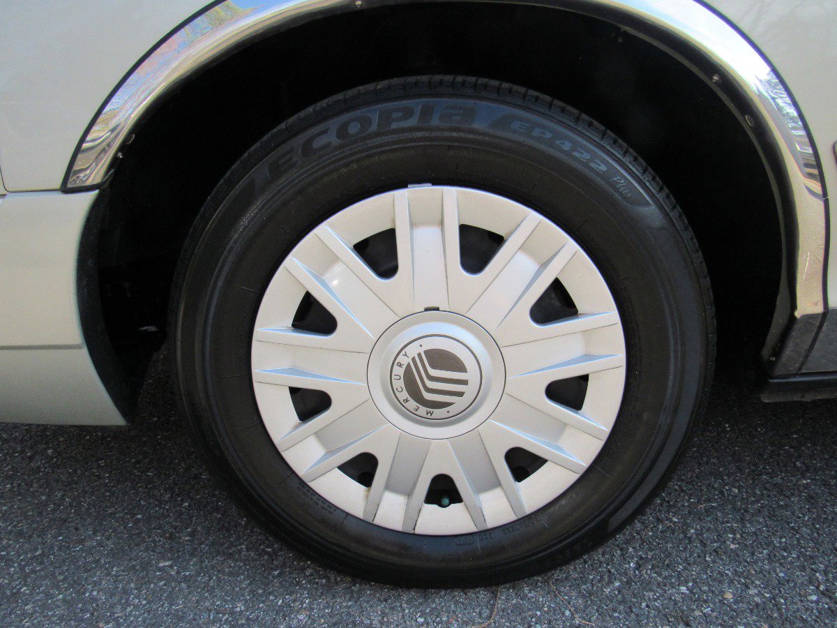 Used 2005 Mercury Grand Marquis GS image 11