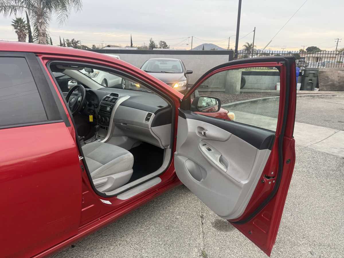 Used 2012 Toyota Corolla LE image 34