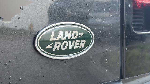 Used 2023 Land Rover Defender 130 SE image 7