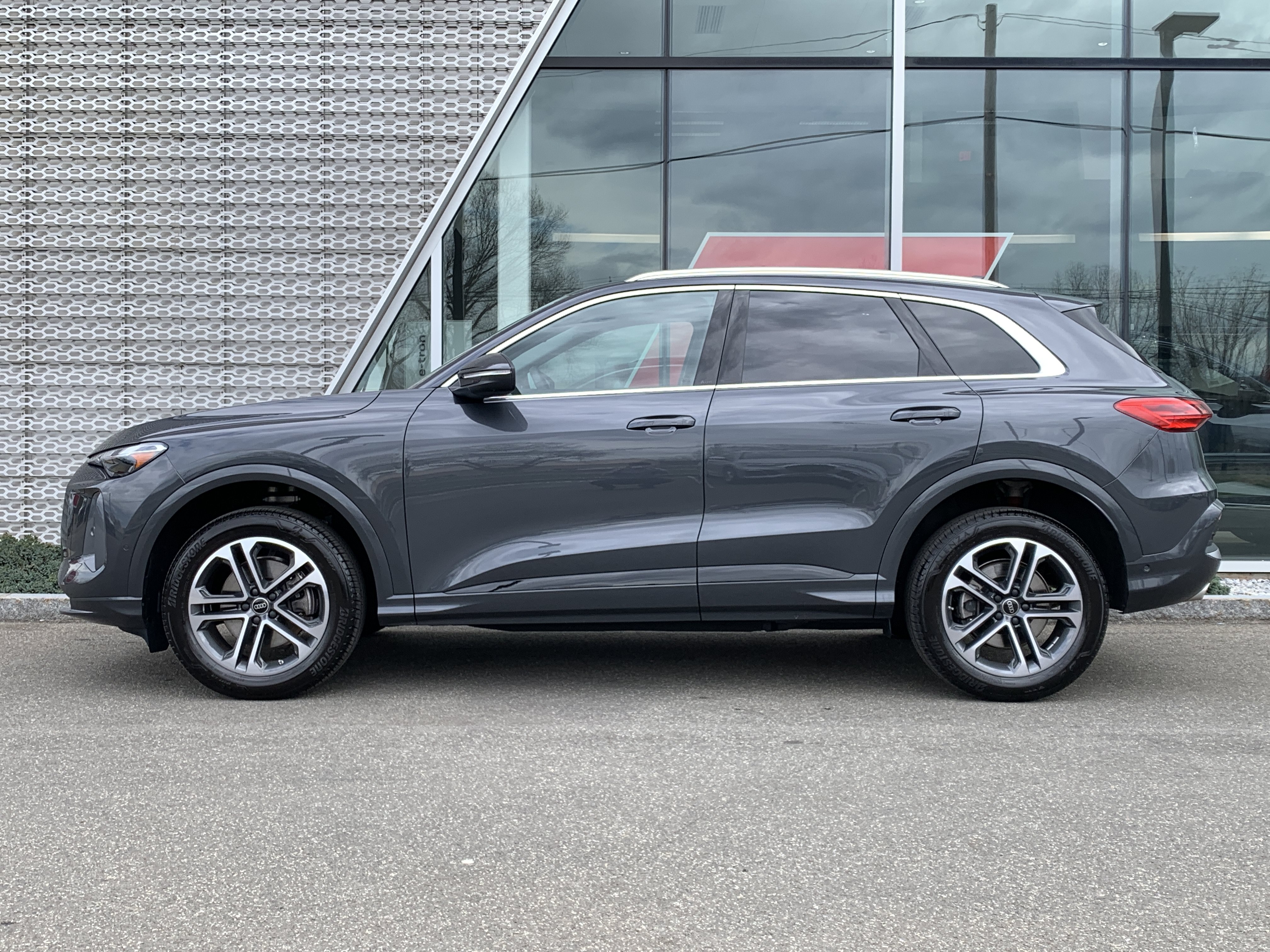 Certified 2025 Audi Q5 Premium w/ Convenience Package AWD/4WD image 2