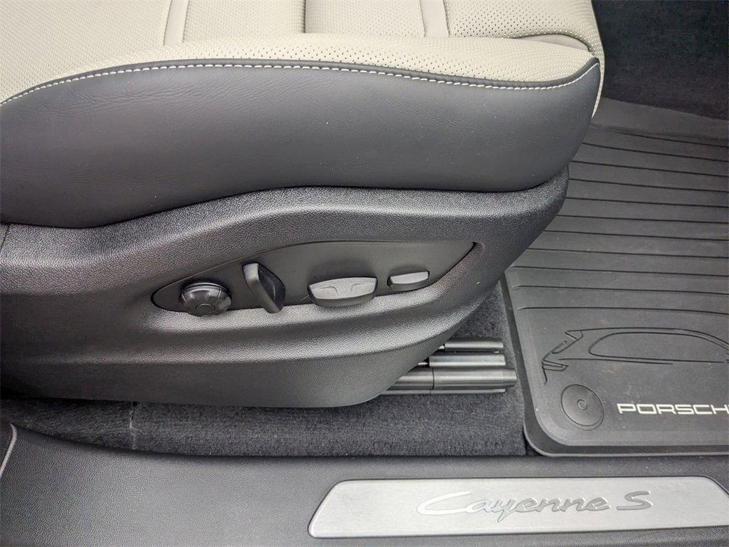 Used 2024 Porsche Cayenne S image 33