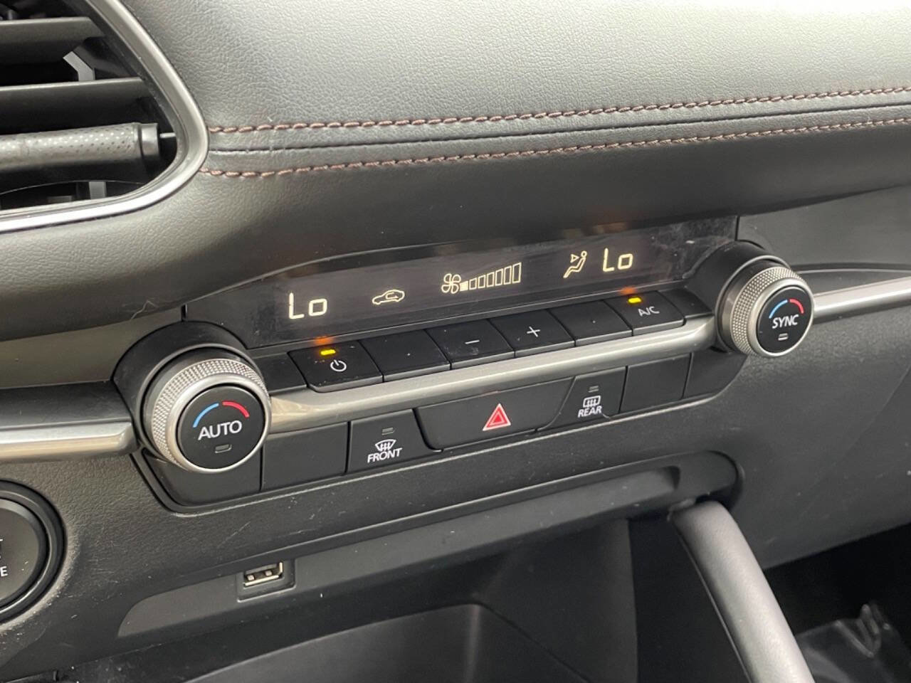 Used 2021 MAZDA MAZDA3 s image 24