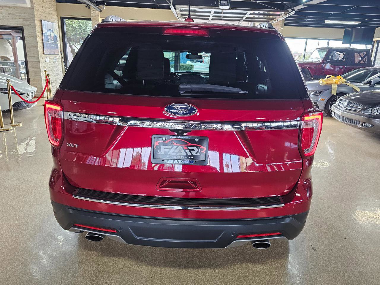 Used 2018 Ford Explorer XLT w/ Equipment Group 202A image 6