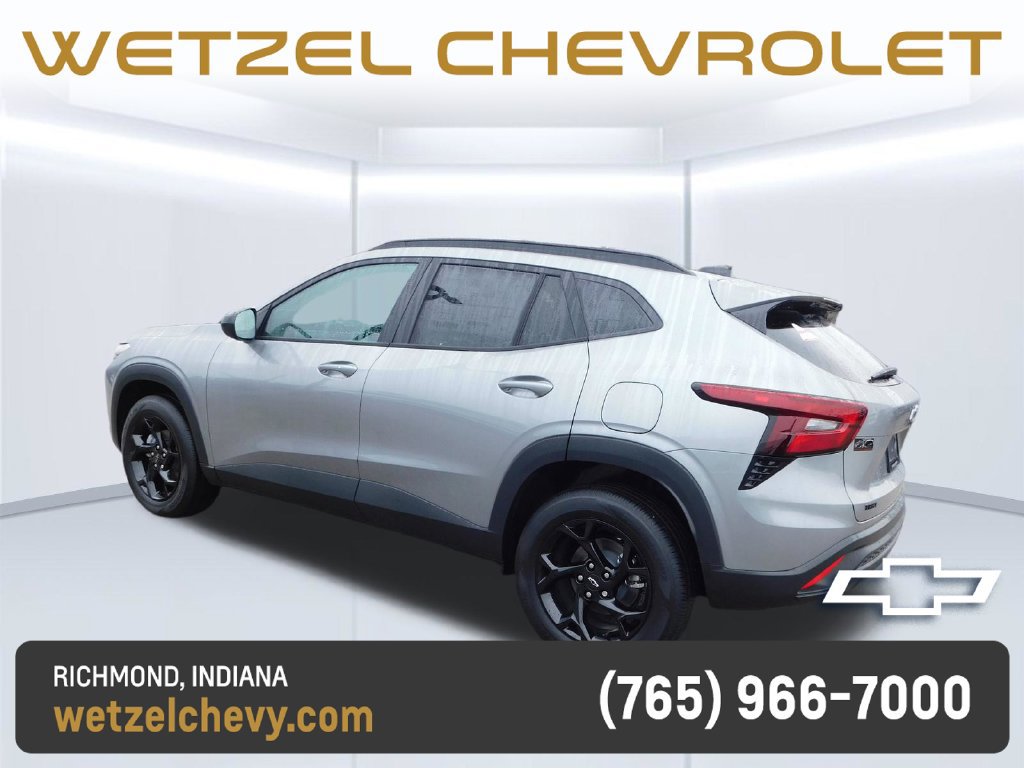 New 2026 Chevrolet Trax LT w/ Midnight Edition FWD image 5