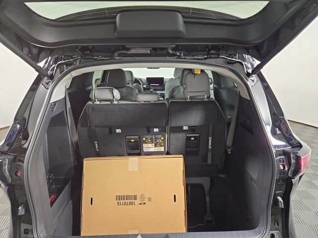 New 2025 Toyota Sienna XLE image 33