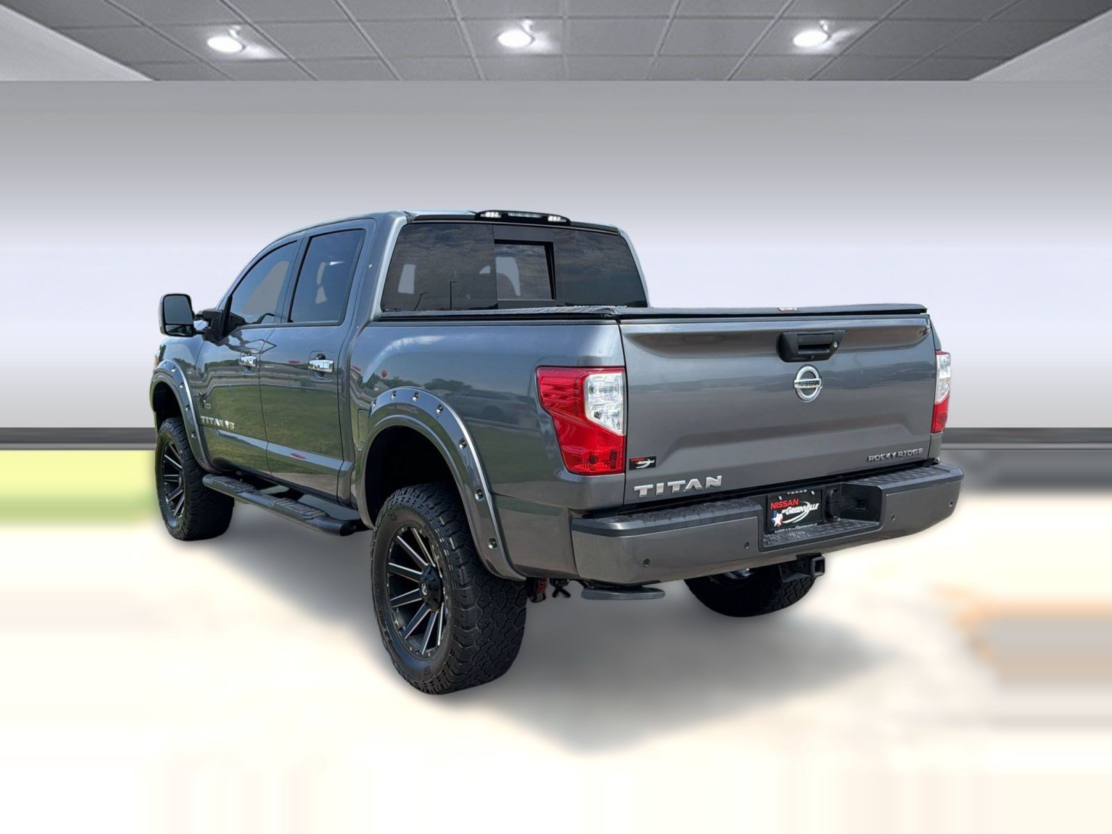 Used 2020 Nissan Titan SV w/ SV Convenience Package AWD/4WD image 3