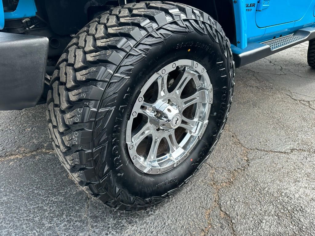 Used 2017 Jeep Wrangler Unlimited Sahara w/ Connectivity Group AWD/4WD image 8