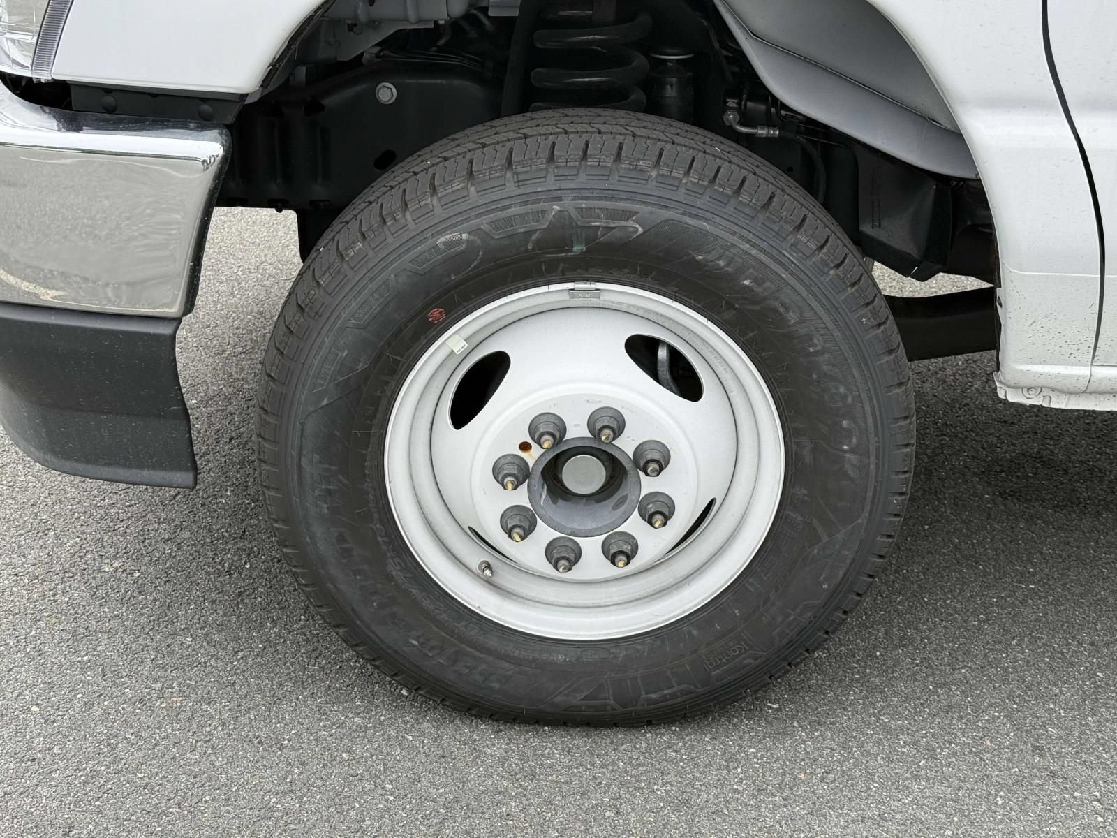 New 2026 Ford E-450 and Econoline 450 Super Duty w/ Driver's Safety Package RWD image 7