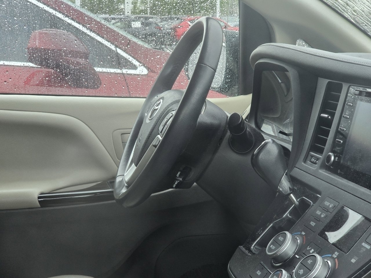 Used 2018 Toyota Sienna XLE w/ XLE Navigation Package FWD image 15