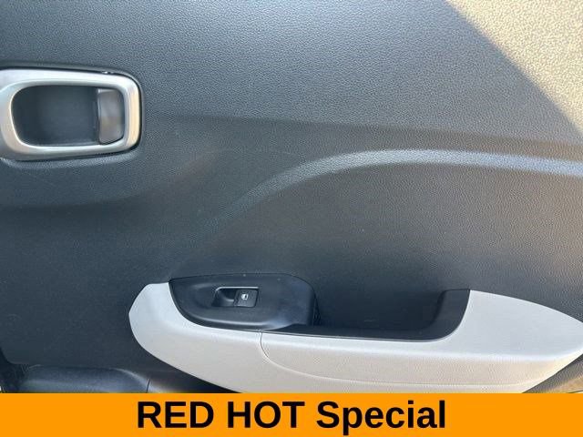 Used 2024 Hyundai Venue SEL image 36