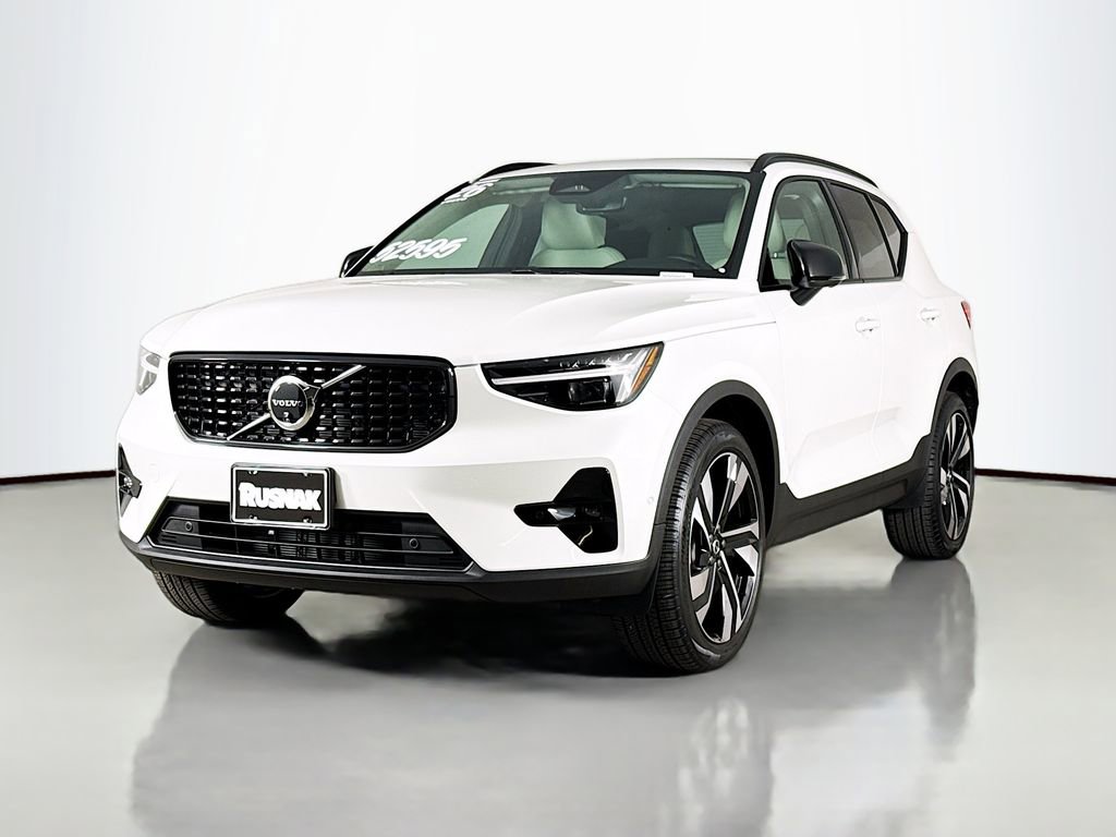 Certified 2026 Volvo XC40 B5 Ultra w/ Climate Package image 3