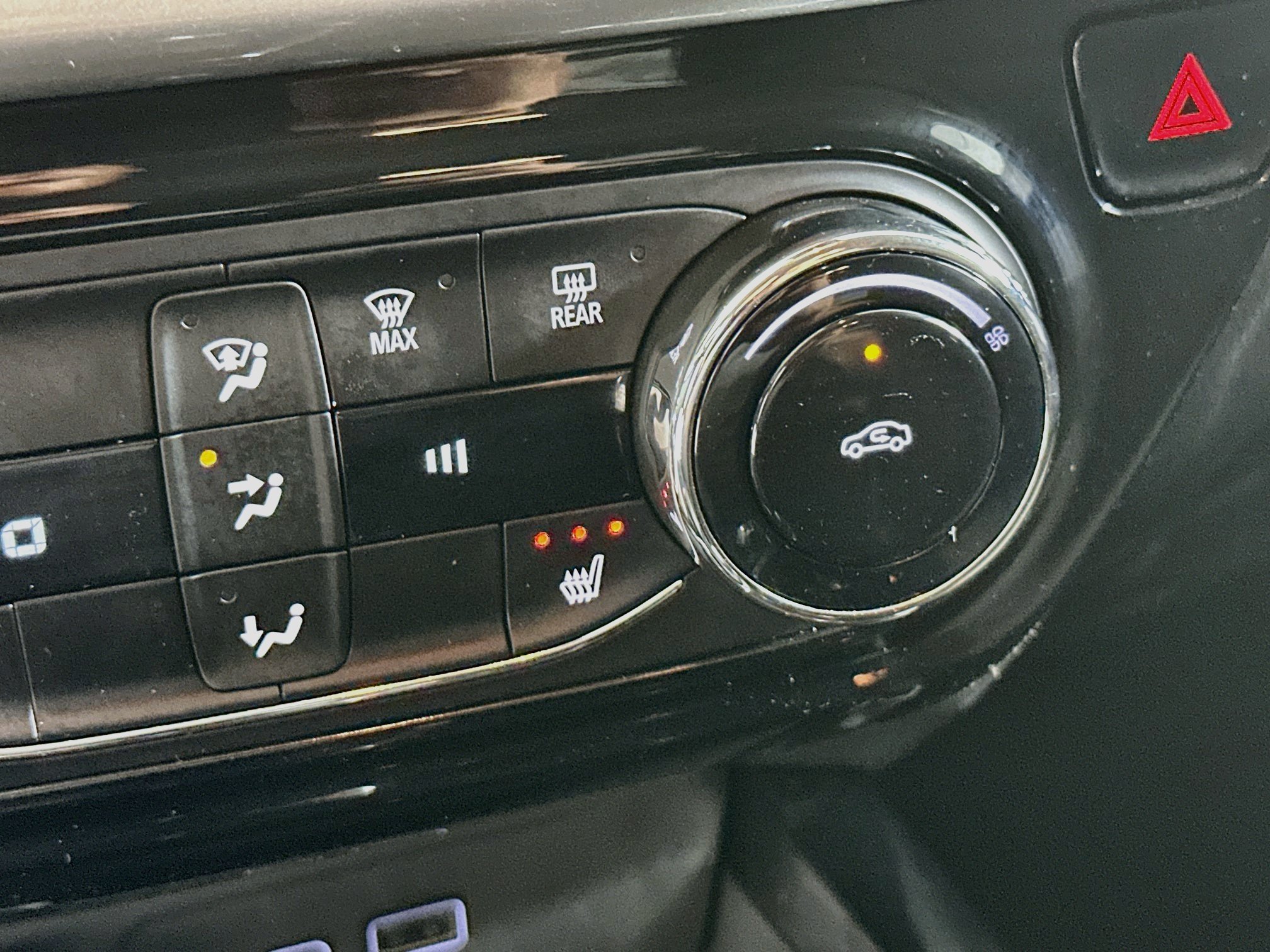 Used 2026 Chevrolet Trax LT w/ LT Convenience Package FWD image 25