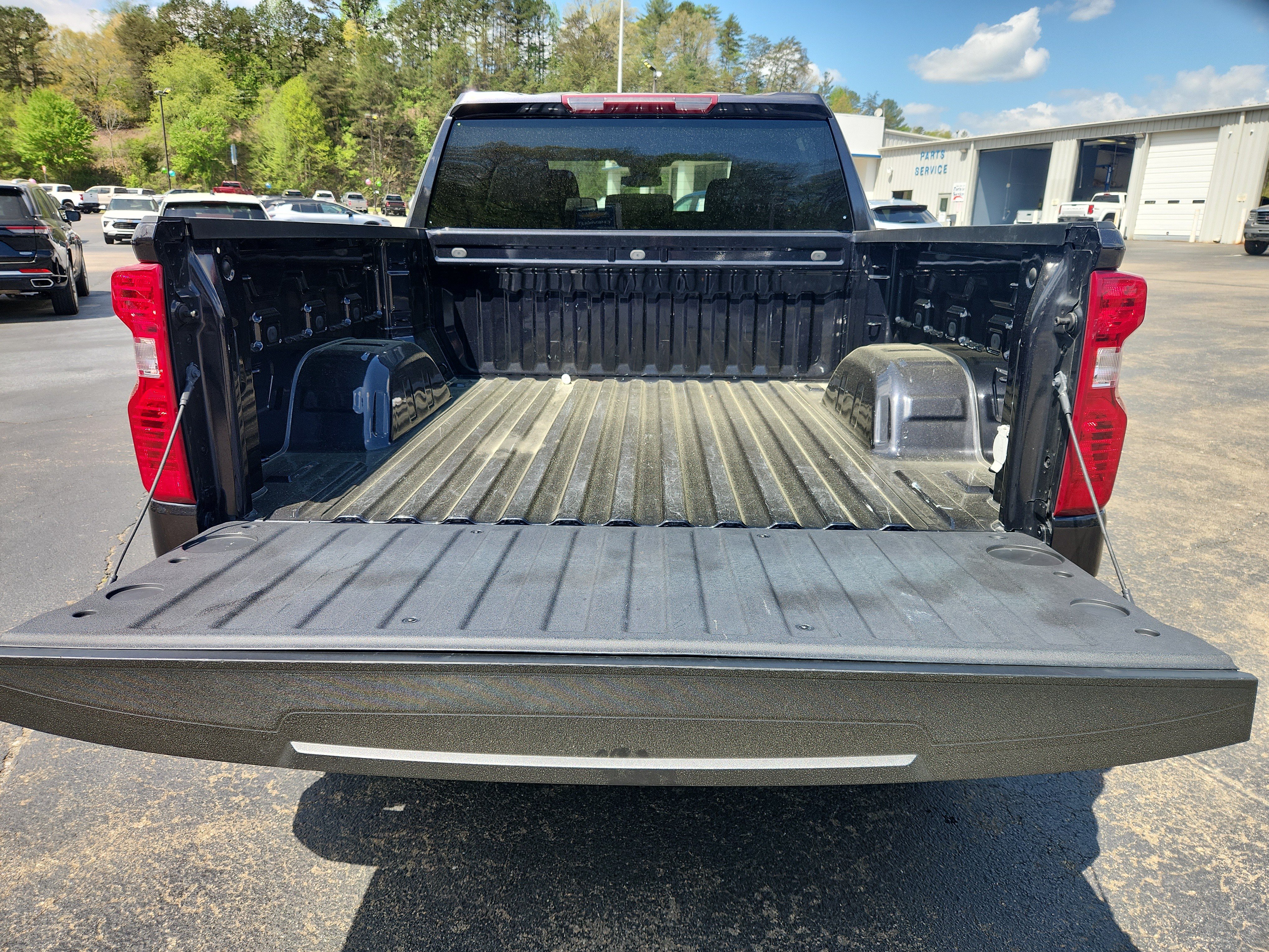 Used 2022 Chevrolet Silverado 1500 LT AWD/4WD image 50