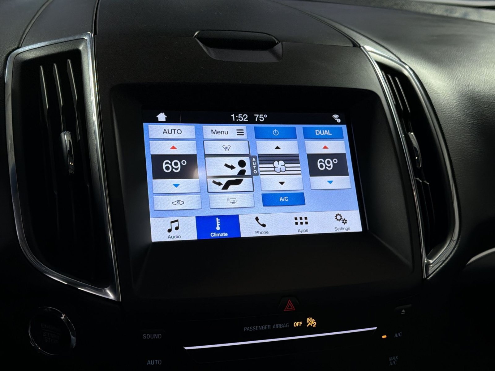 Used 2019 Ford Edge Titanium w/ Class II Trailer Tow Package AWD/4WD image 24