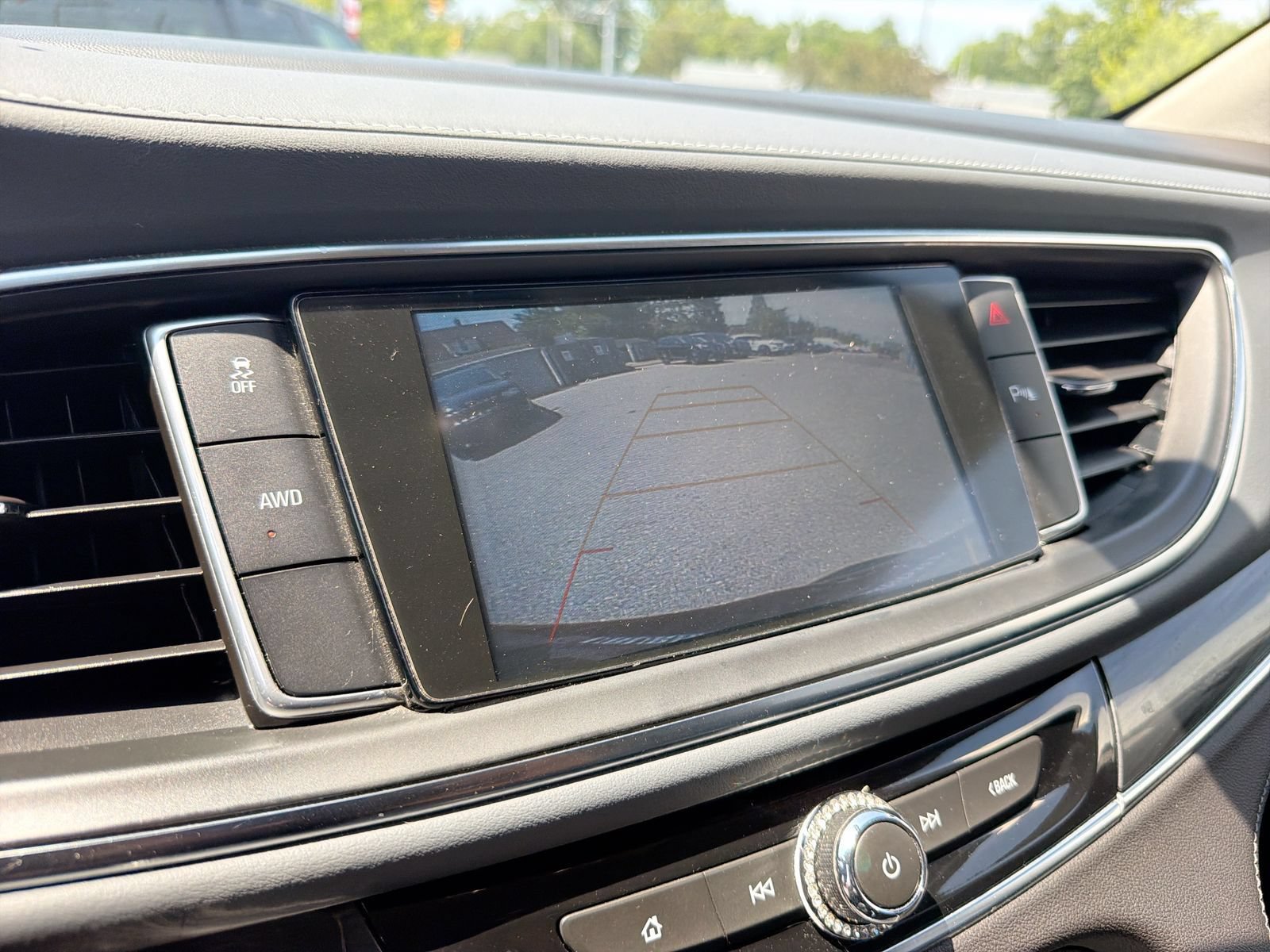 Used 2018 Buick Enclave Essence AWD/4WD image 32