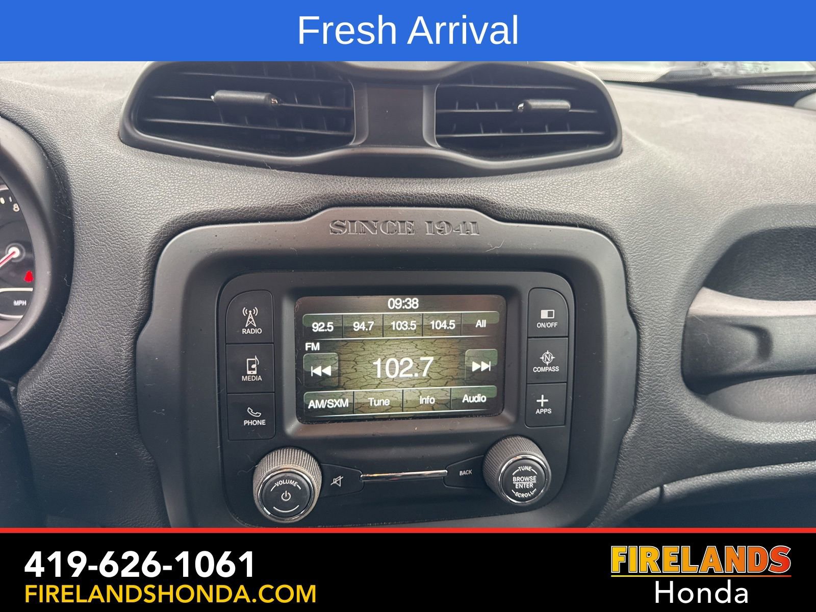 Used 2017 Jeep Renegade Latitude w/ Popular Equipment Group image 19