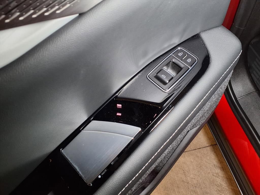 Certified 2025 Cadillac Optiq Luxury 1 w/ LPO, Floor Liner Package image 19