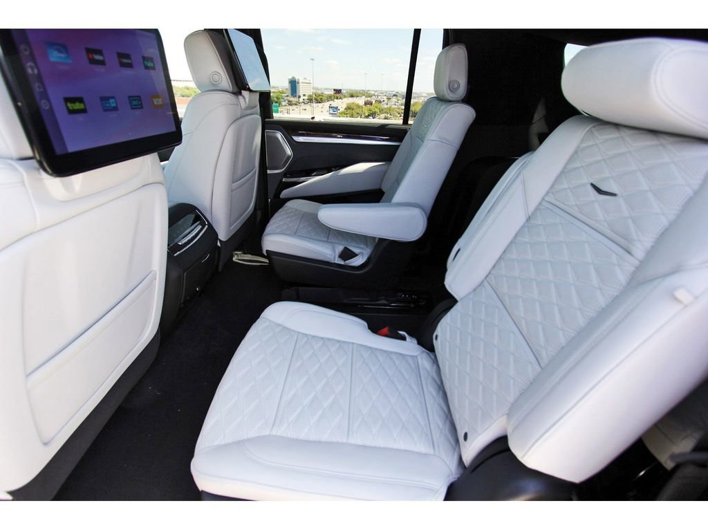 New 2026 Cadillac Escalade ESV Platinum Sport w/ LPO, ONYX Package image 7