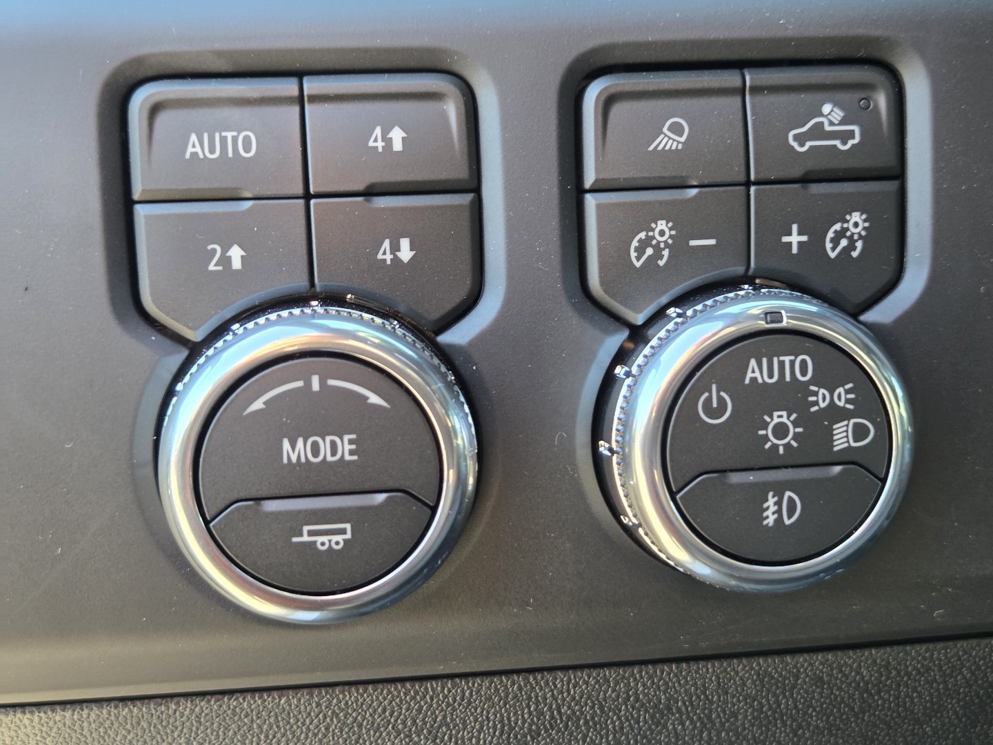 New 2026 GMC Sierra 2500 AT4 w/ AT4 Premium Plus Package AWD/4WD image 32