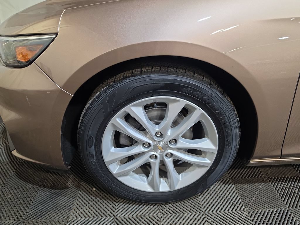 Used 2018 Chevrolet Malibu LT FWD image 18