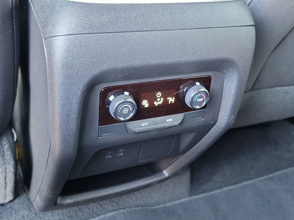 Used 2026 Chevrolet Traverse LT FWD image 20