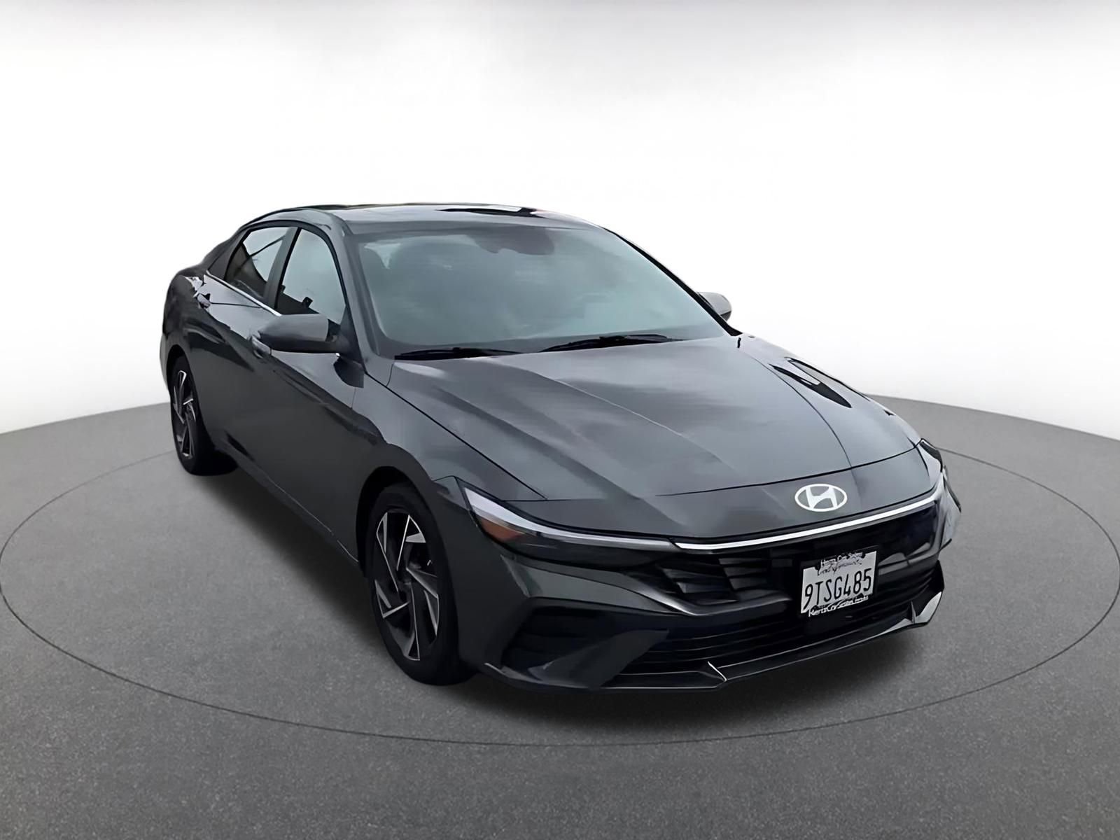 Used 2025 Hyundai Elantra SEL FWD image 3