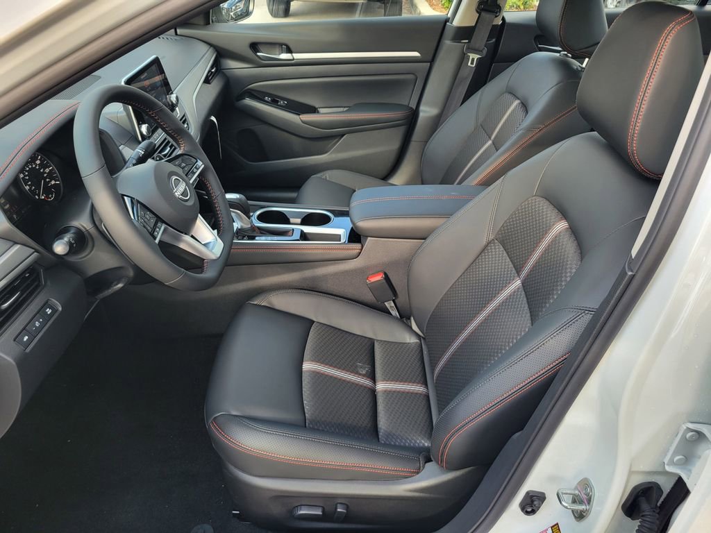 Used 2025 Nissan Altima 2.5 SR FWD image 14