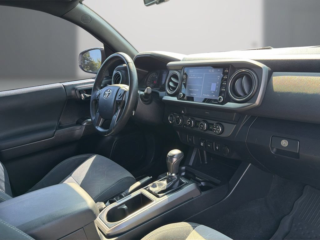Used 2020 Toyota Tacoma TRD Off-Road AWD/4WD image 12