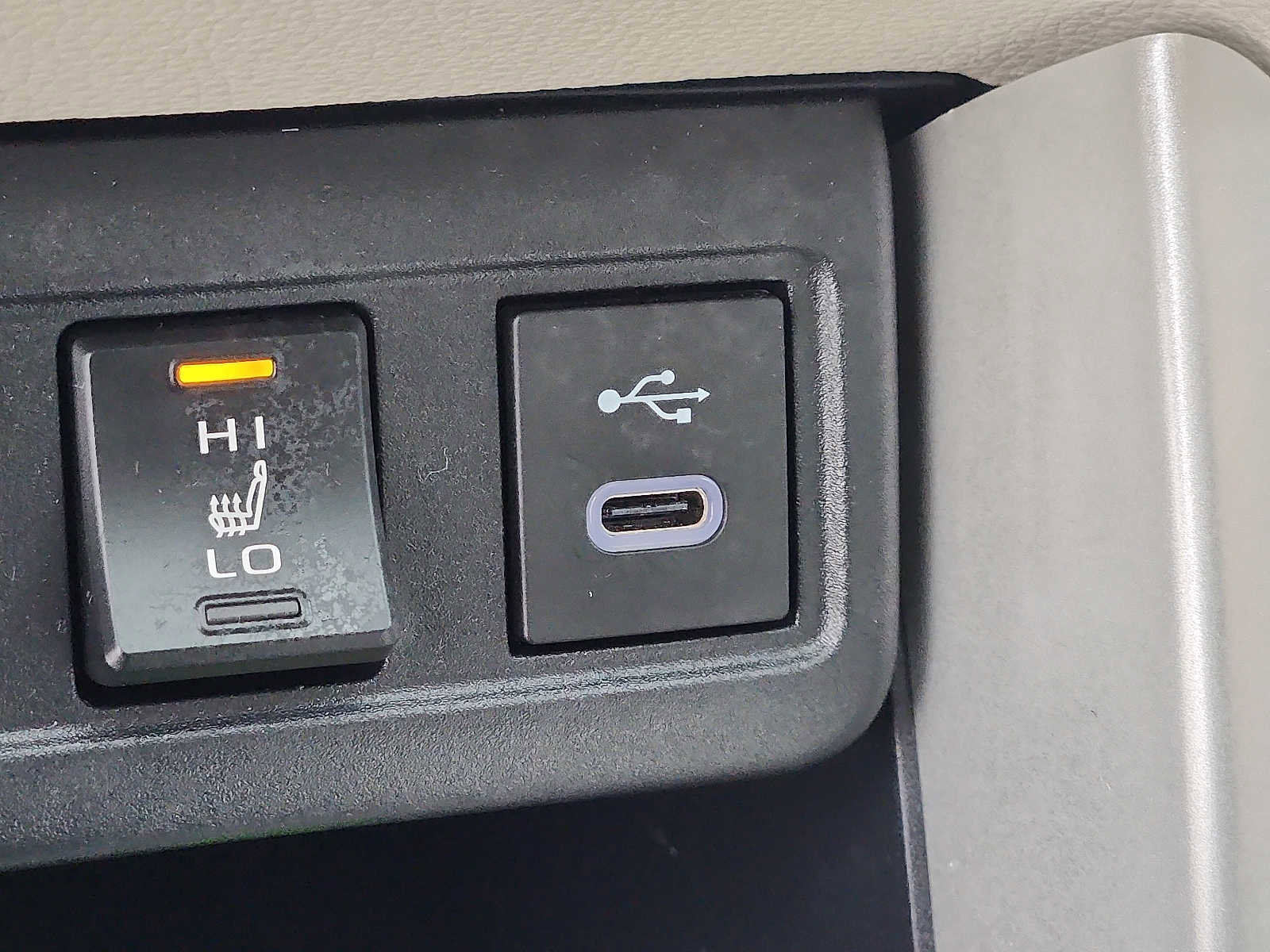 Used 2024 Toyota Corolla Cross XLE image 24