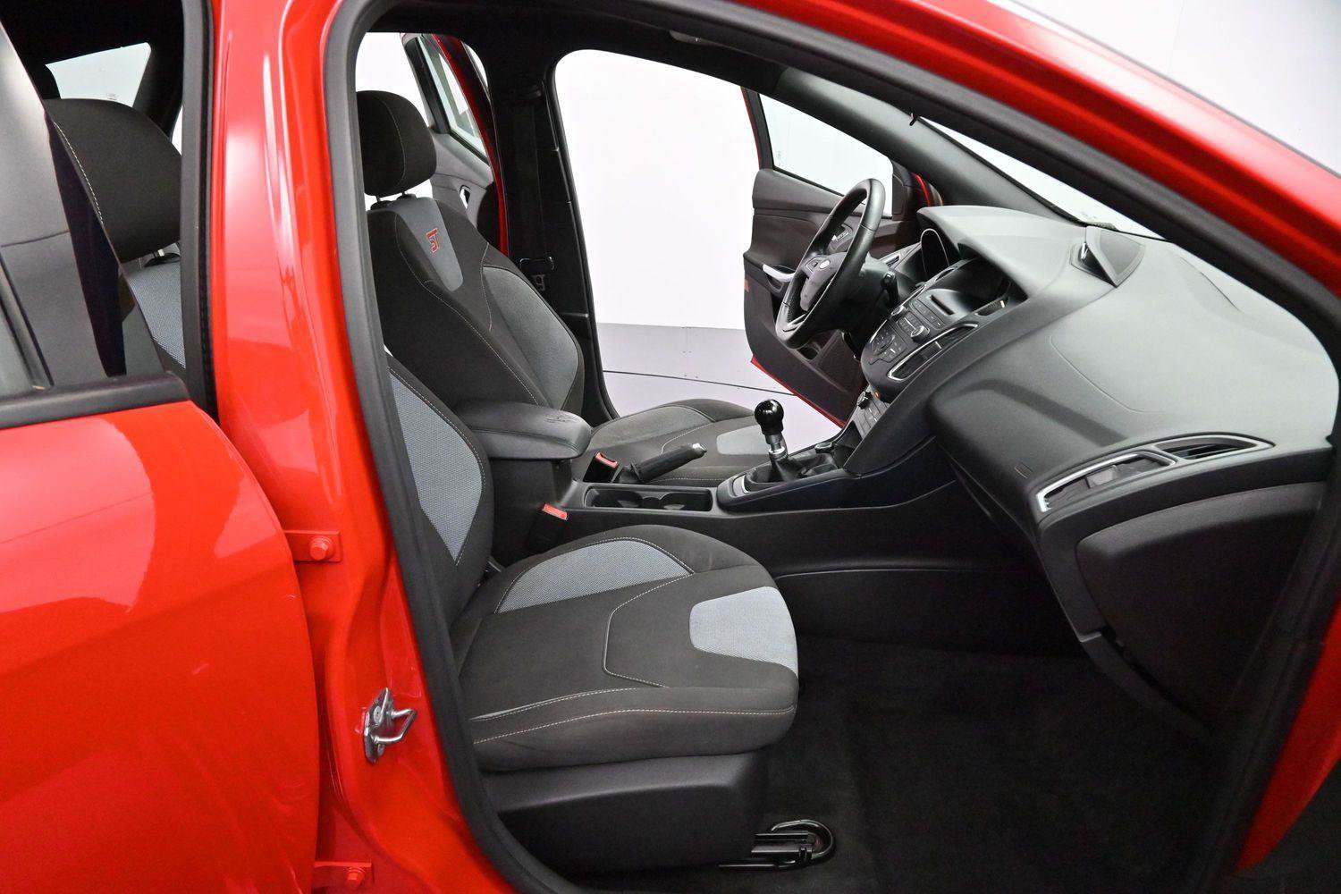 Used 2016 Ford Focus ST FWD image 29