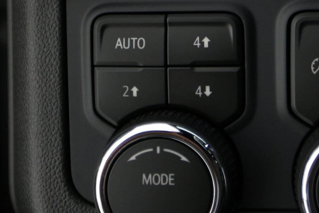 Used 2026 Chevrolet Tahoe Z71 w/ Comfort Package AWD/4WD image 28