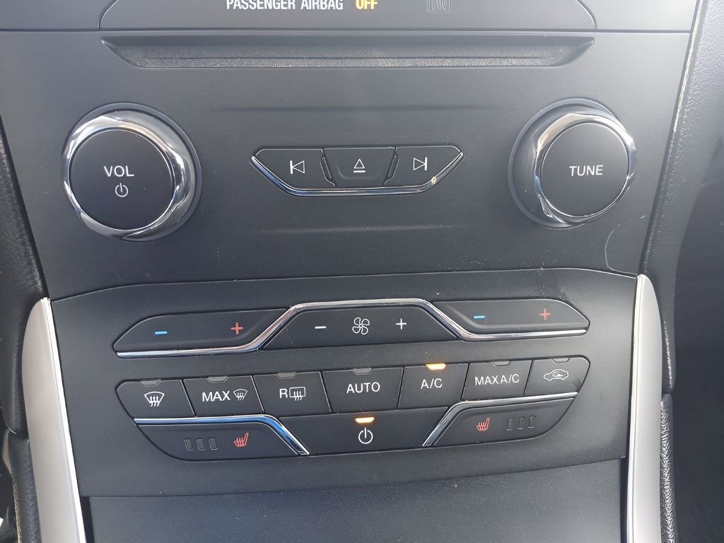 Used 2017 Ford Edge SEL w/ Equipment Group 201A AWD/4WD image 16