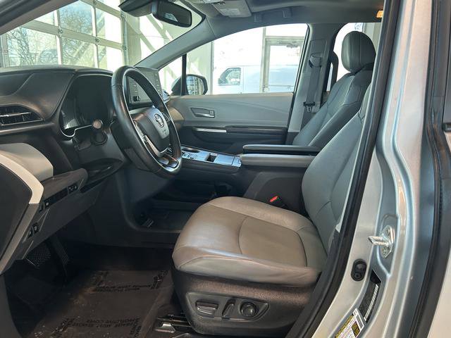 Used 2024 Toyota Sienna XLE FWD image 15
