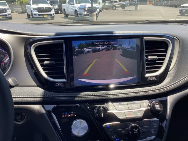 New 2027 Chrysler Pacifica Select FWD image 19