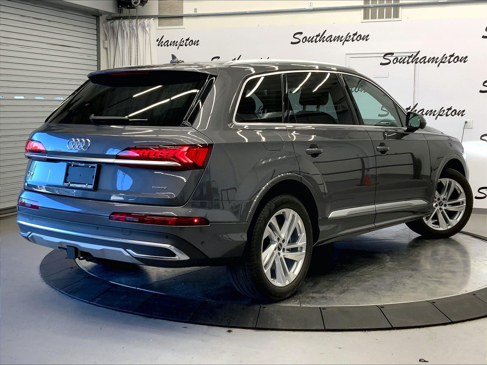 Certified 2023 Audi Q7 2.0T Premium w/ Convenience Package AWD/4WD image 12