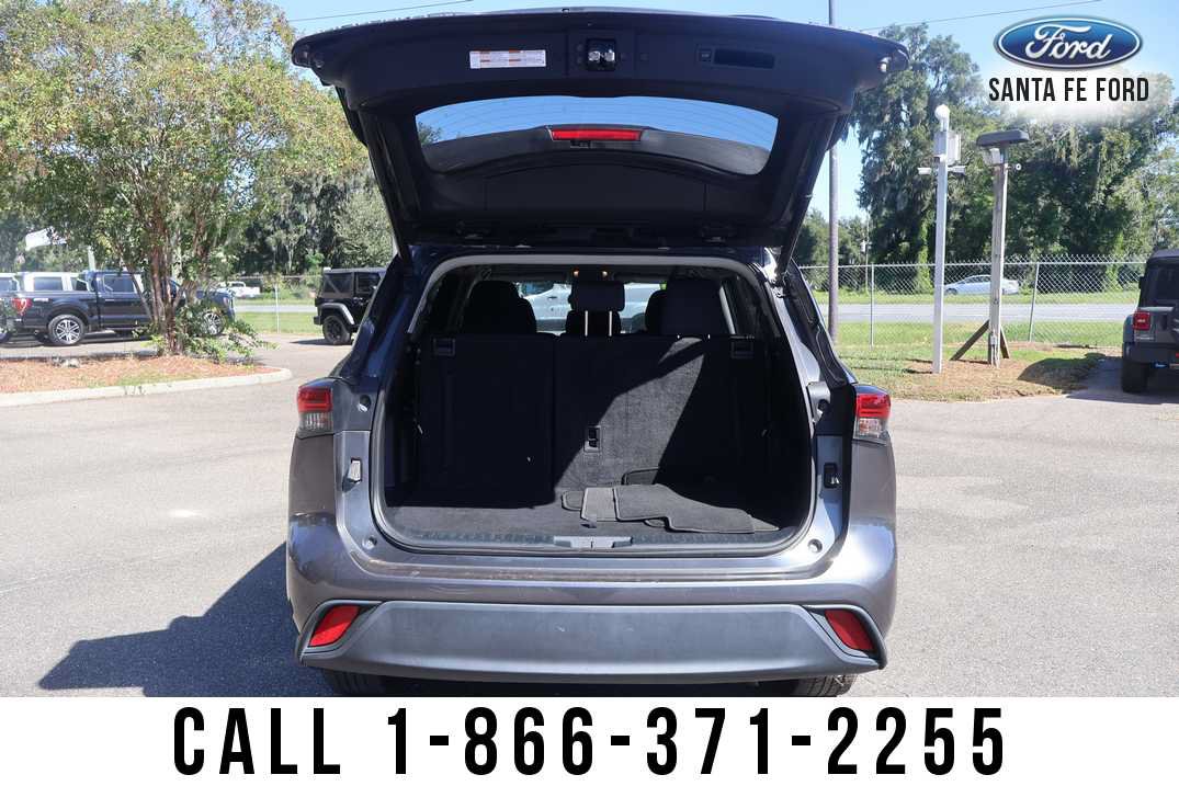 Used 2023 Toyota Highlander LE AWD/4WD image 28