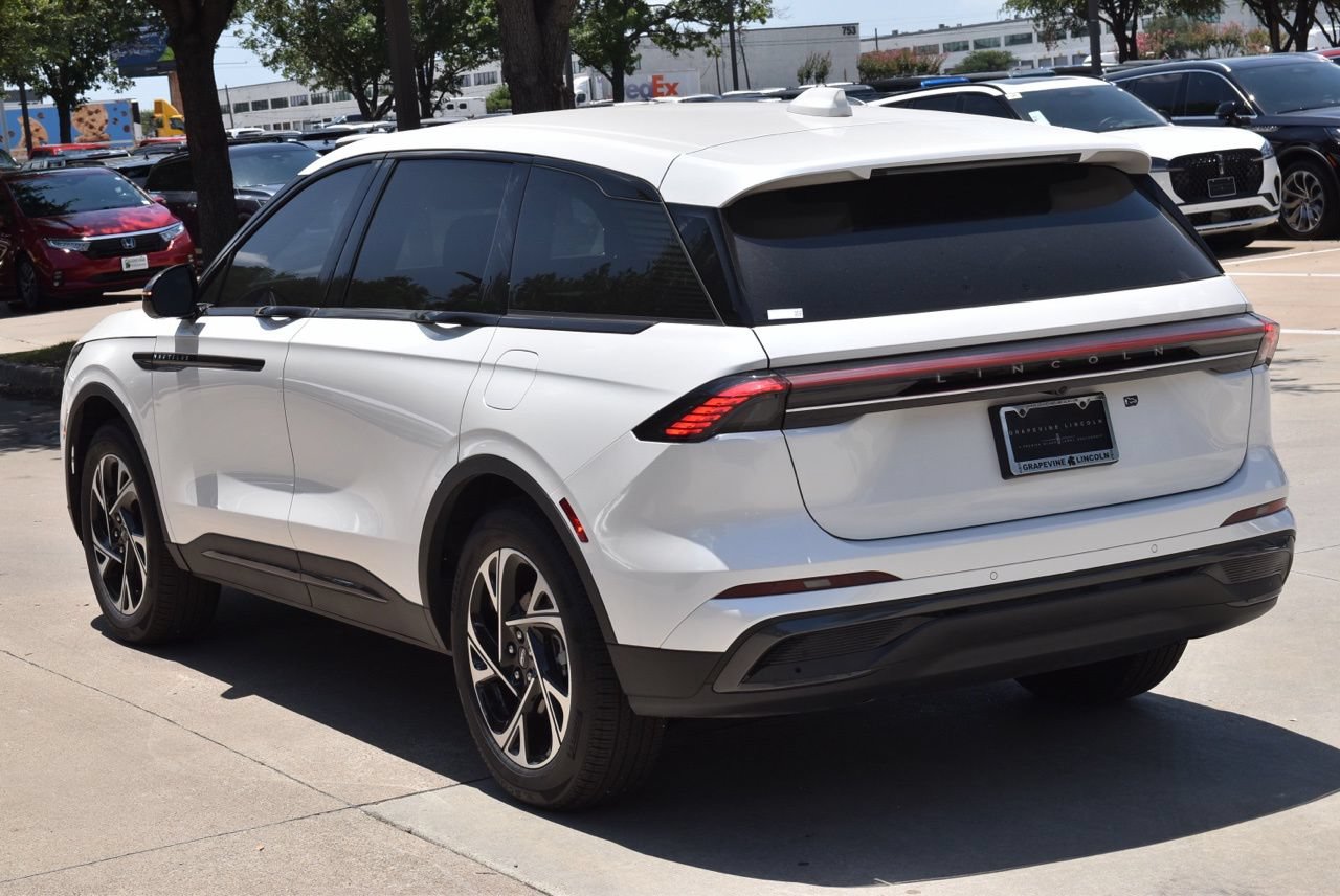 New 2026 Lincoln Nautilus Premier w/ Jet Appearance Package AWD/4WD image 9