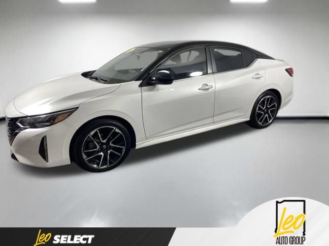 Used 2025 Nissan Sentra SR FWD image 2