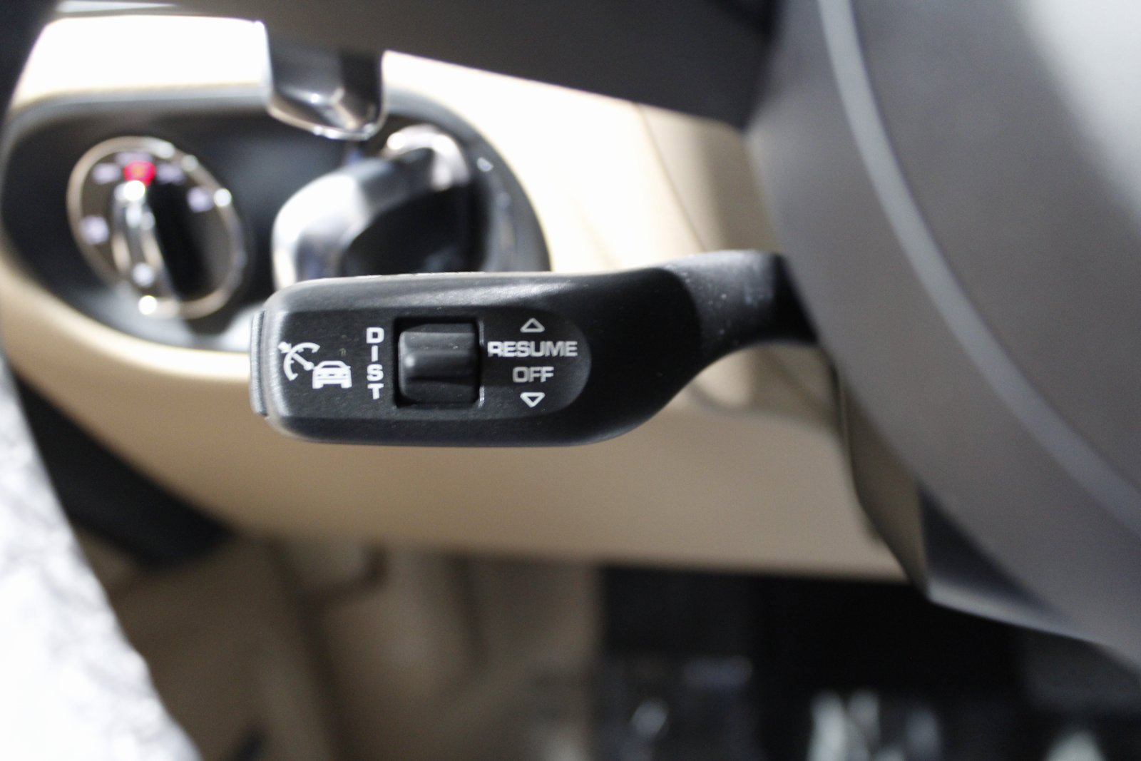 Certified 2025 Porsche Macan image 30