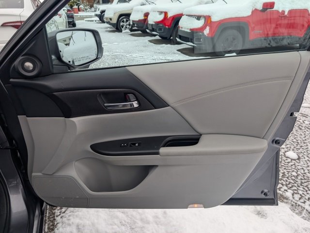 Used 2013 Honda Accord Touring image 25