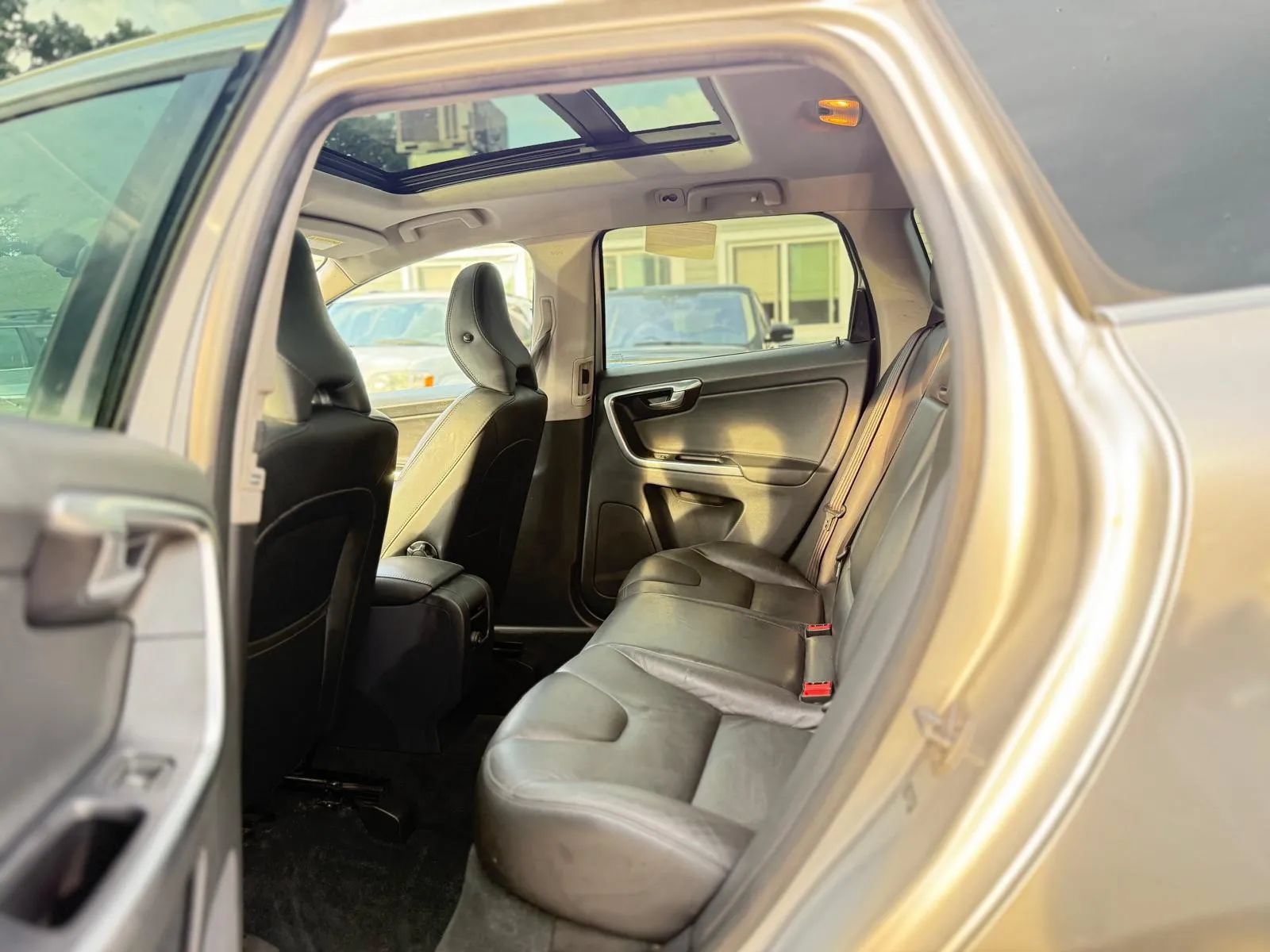 Used 2015 Volvo XC60 T6 Platinum AWD/4WD image 17