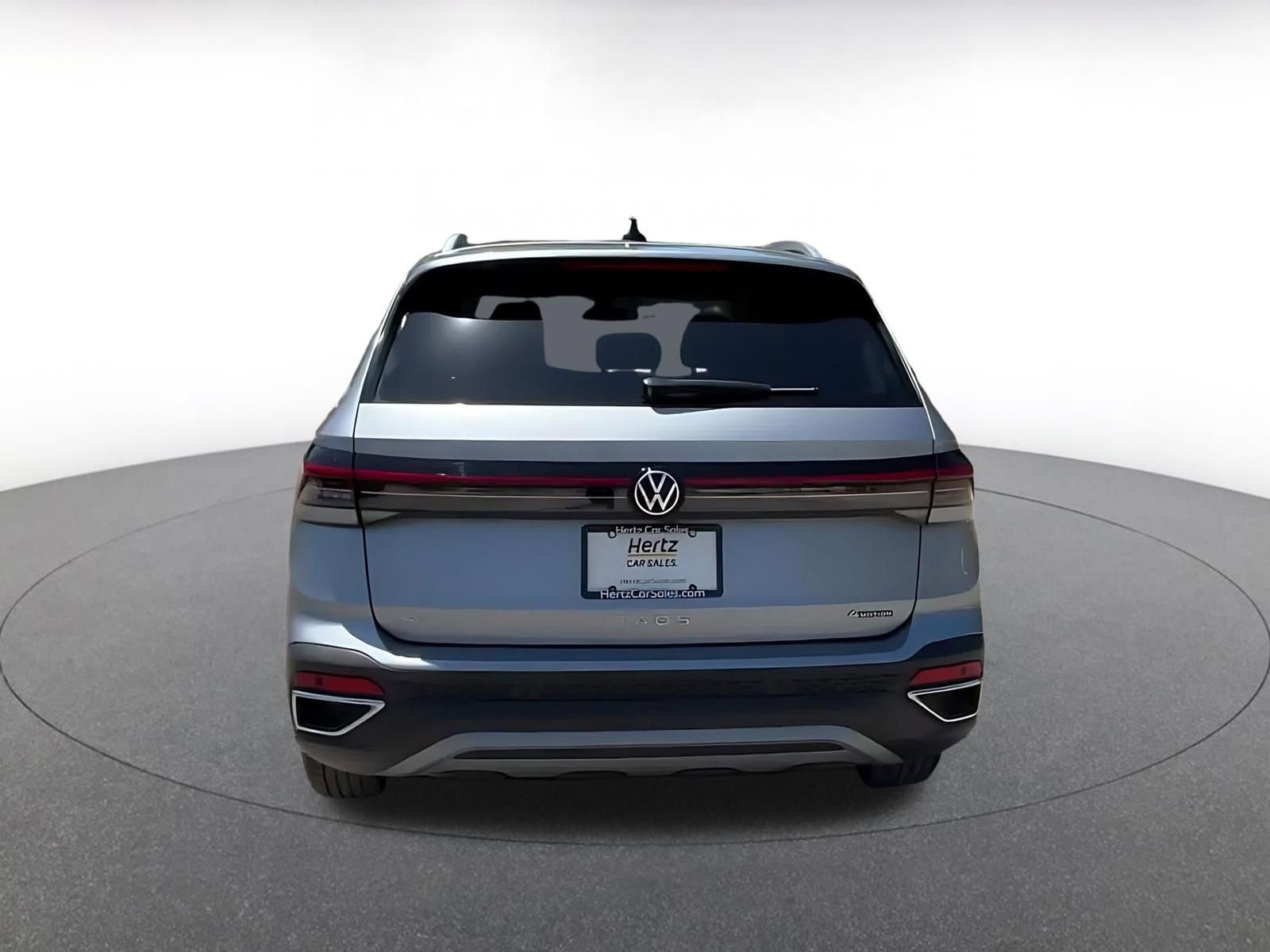 Used 2025 Volkswagen Taos SE AWD/4WD image 12