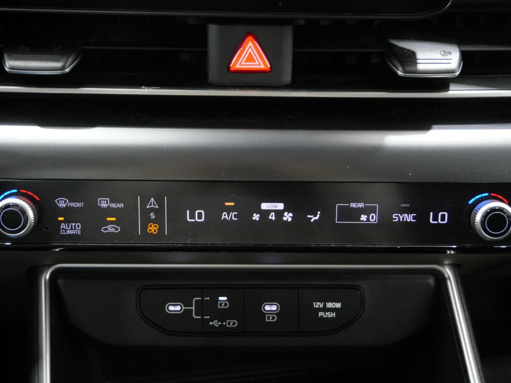 Used 2025 Kia Carnival FWD image 18