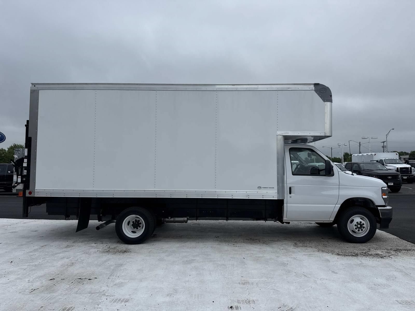 New 2027 Ford E-450 and Econoline 450 Super Duty w/ Power Equipment Group RWD image 2